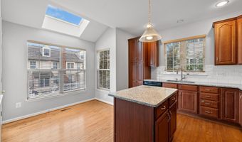 19608 EDGEMONT Sq, Ashburn, VA 20147