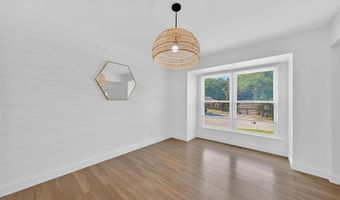 107 Falmouth Dr, Ballwin, MO 63011