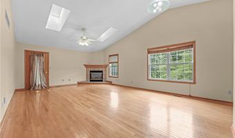 1701 Woods Rd, Akron, OH 44306