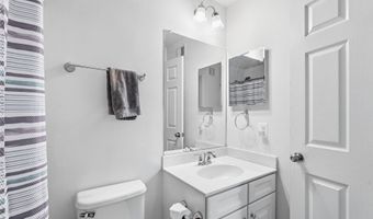 42167 CANARY GRASS Sq, Aldie, VA 20105