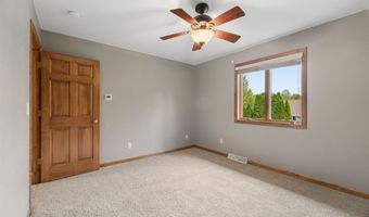 4226 E APPLESEED Dr, Appleton, WI 54913