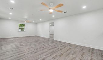 6105 E Desoto St, Bay St. Louis, MS 39520