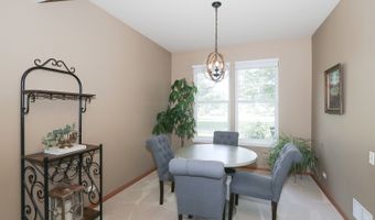 8 Hithergreen Ct, Algonquin, IL 60102