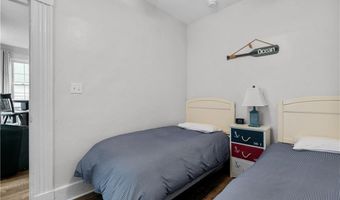 8 Franklin St 3, Newport, RI 02840