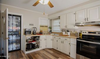 105 Park St, Batesville, MS 38606