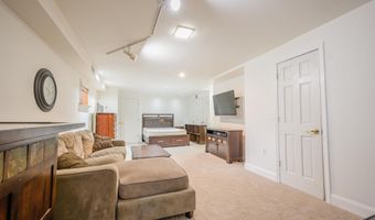 21- A W TAYLOR RUN Pkwy W, Alexandria, VA 22314