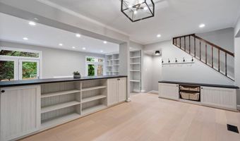 7322 Greentree Rd, Bethesda, MD 20817