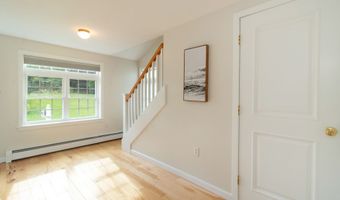 42 Waverly Rd, Branford, CT 06405