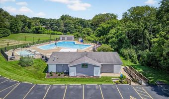 1009 Dutch Mill Dr, Ballwin, MO 63011