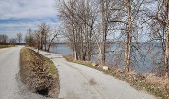 39 W Shore Rd, Alburgh, VT 05440