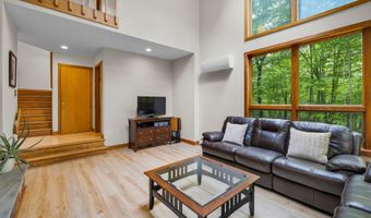 31 Wildwood Dr, Columbia, CT 06237