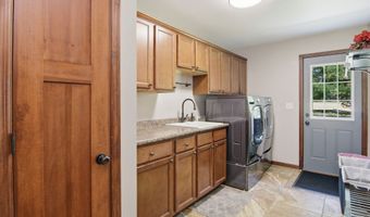 1301 Sandy Ridge Ln, Altoona, WI 54720