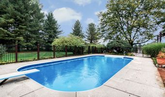 2197 Knollpoint Dr NE, Ada, MI 49301