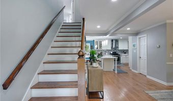 813 Lakeshore Dr, Berkeley Lake, GA 30096