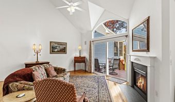 13 Laurel Hill Ct 13, Bourne, MA 02532