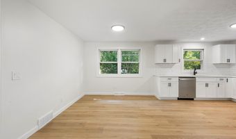 1009 OAK TREE Rd, Akron, OH 44320