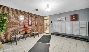 1030 S Fernandez Ave S 4-M, Arlington Heights, IL 60005