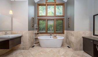 639 Wood Fern Dr, Ballwin, MO 63021