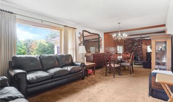 136 N Chillicothe Rd, Aurora, OH 44202