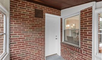 9938 Coventry Ln, Affton, MO 63123