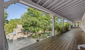 5920 Colodny Dr, Agoura Hills, CA 91301