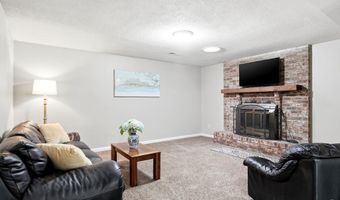 757 N Hanover St, Auburn, KS 66402
