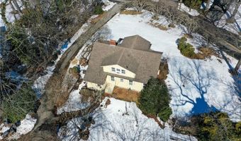 29 N Lake Dr, Barrington, RI 02806