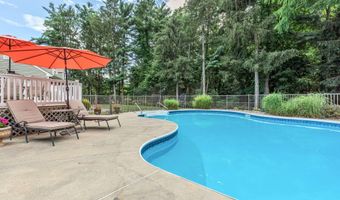 44 Devonshire Ct, Middletown, NJ 07748