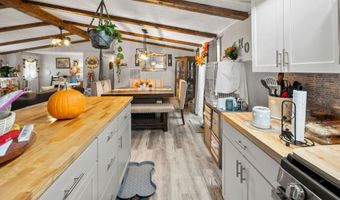 8 Mary Ct, Barnegat, NJ 08005