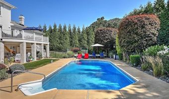 102 Cranberry Ter, Cranston, RI 02921