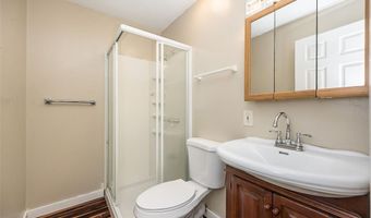 537 Treetop Village Dr, Ballwin, MO 63021