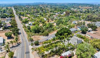 210 N Stage Coach Ln, Fallbrook, CA 92028