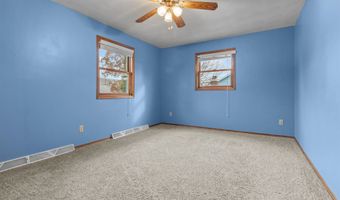 1022 E CAPITOL Dr, Appleton, WI 54911