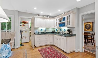 12104 Locust Ln, Anchorage, KY 40223