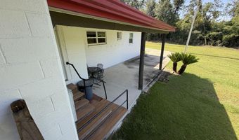 379 Lakepoint Rd, Alford, FL 32420