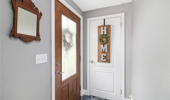 17 Lee St, Cranston, RI 02920