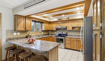 825 Queenswood Ct, Indianapolis, IN 46217