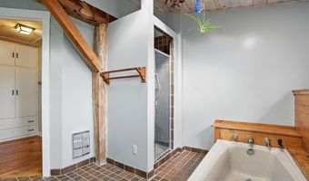 4506 220th Trl, Amana, IA 52203