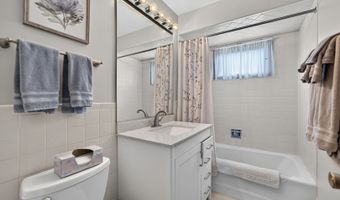 89 S Clarendon Ave, Addison, IL 60101