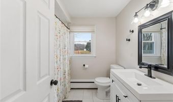 31 Charles St, North Kingstown, RI 02852