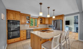 7 Beechwood Cir, Cromwell, CT 06416