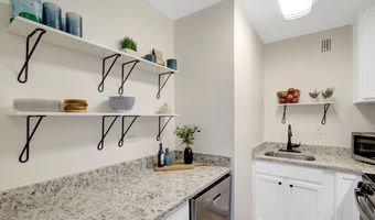 5340 HOLMES RUN Pkwy 516, Alexandria, VA 22304