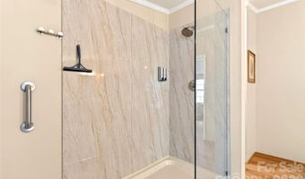 298 Wolf Xing, Bakersville, NC 28705