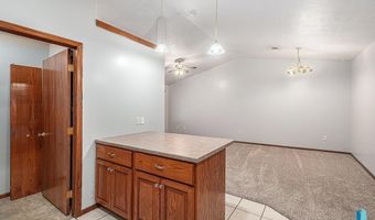 410 N 9th Ave, Brandon, SD 57005