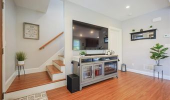 48 Garfield Ave, Bristol, RI 02809