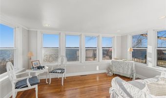 200 Narragansett Ave, East Providence, RI 02915