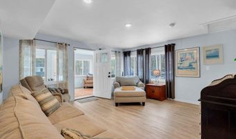 375 E BARNEGAT Ave, Bayville, NJ 08721