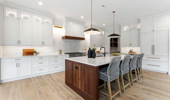 3556 N VALLEY St, Arlington, VA 22207