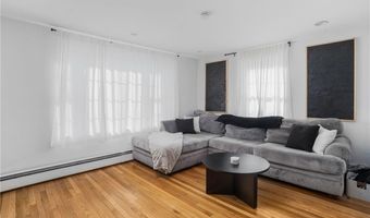 4 Halsey Ave, Middletown, RI 02842