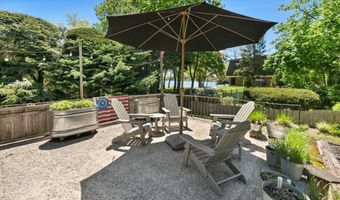8 Seagate Rd, Darien, CT 06820